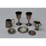 Deakin and Francis, a cased pair of Elizabeth II silver goblets, Birmingham 1971, 14.5cm, together