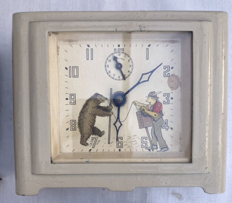 Clocks: A collection of four vintage animated alarm clocks, to comprise: Lux of USA. Includes Show - Image 3 of 6