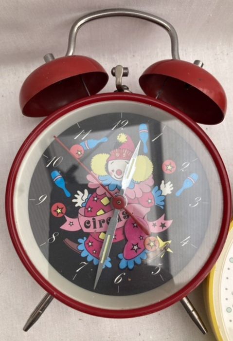 Alarm Clocks: A collection of five vintage animated alarm clocks to comprise: Diamond Shanghai - Image 2 of 7