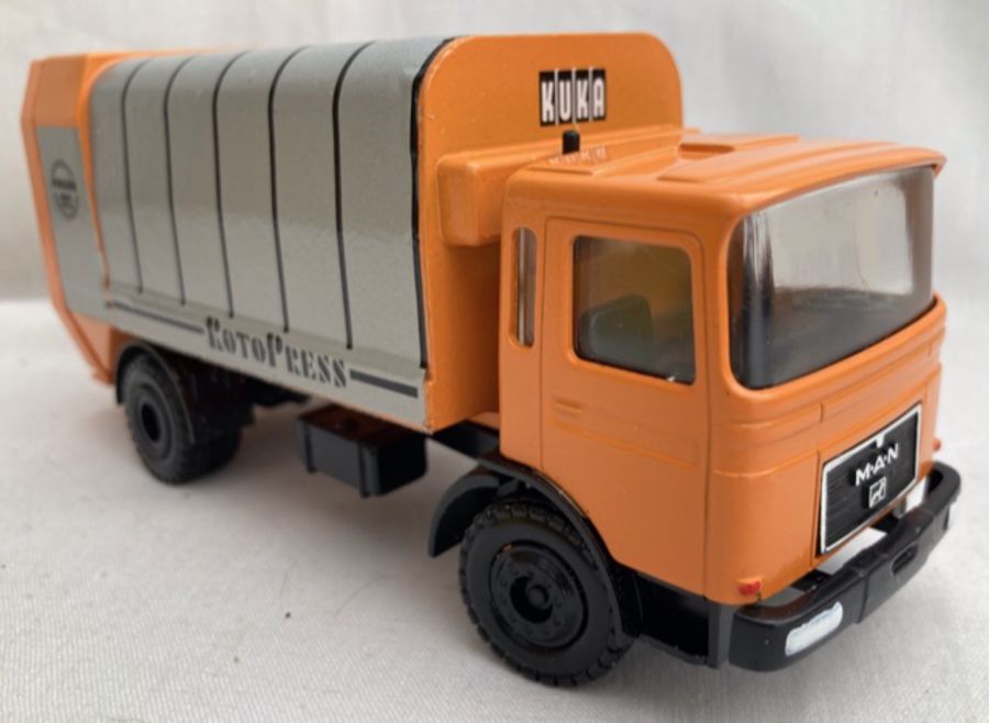 Diecast: A pair of boxed Conrad commercial vehicles, M.A.N. 8.90F and M.A.N. 16.192 F-KO. Both boxed - Image 2 of 3