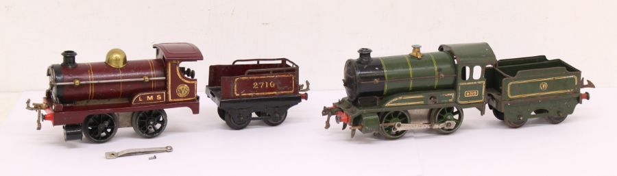 Hornby: An unboxed Hornby, O Gauge, LMS 0-4-0 2710, clockwork locomotive and tender. General wear