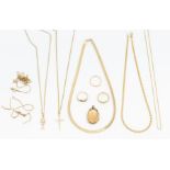 A collection of weighable 9ct gold jewellery to include 9ct gold 9ct gold chains, cross, pendant,