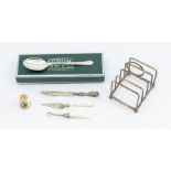 A collection of silver items to include a miniature toast rack, size approx  57 x 46 x h 70mm,