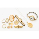 A collection of weighable jewellery to include an 18ct gold early 20th century wristwatch a/f on