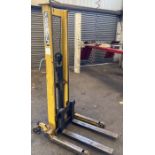 Manual Hydraulic lift with forks. - Formula. THIS ITEM IS OFF SITE AND SHOULD BE COLLECTED FROM