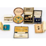 A collection of jewellery to include an Edwardian diamond and sapphire doublet 9ct gold platinum set