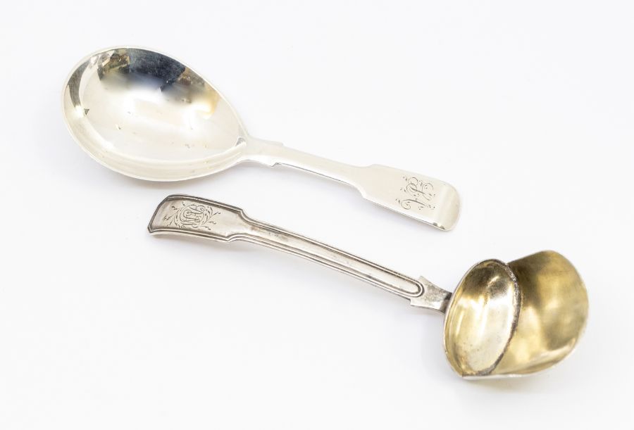 A George III era silver sugar shovel with fiddle and thread pattern and gilt bowl, hallmarked