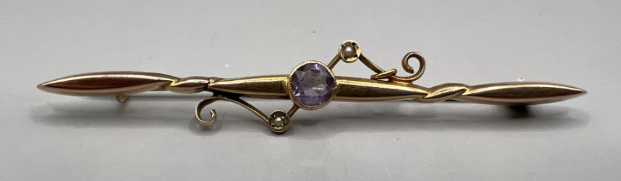 Four "9ct" stamped bar brooches. One a paste set horseshoe design; an amethyst and seed pearl set - Image 5 of 5