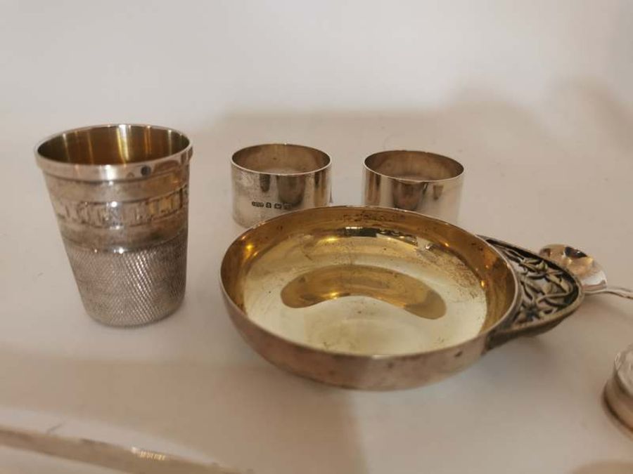 Group of Sterling silver items to include; thimble, wine taster, napkin rings, pill box, bright - Image 2 of 3