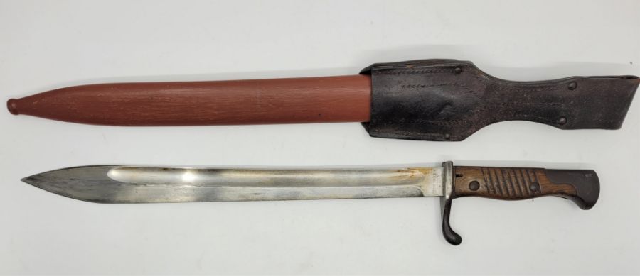 A WWI Imperial German M1898/05 bayonet, having 37cm (14.5in) fullered single edge blade, ricasso - Image 4 of 4