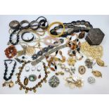 A collection of costume jewellery, together with four white metal napkin rings. (qty)