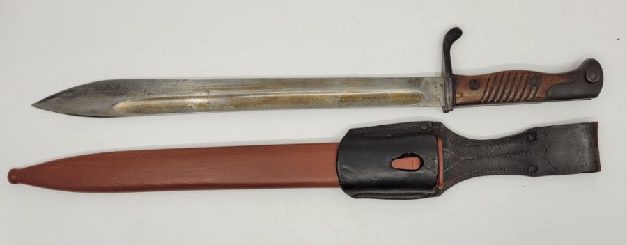 A WWI Imperial German M1898/05 bayonet, having 37cm (14.5in) fullered single edge blade, ricasso