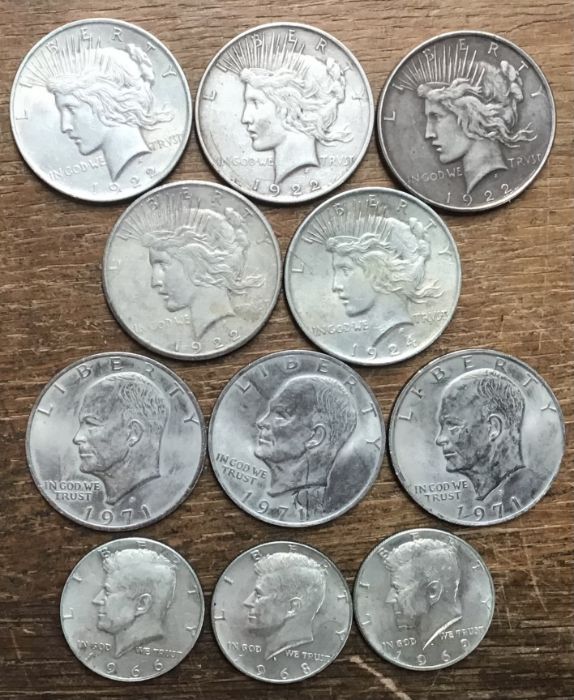 Collection of American Dollars & Half Dollars, includes 4 1922 and one 1924 Peace Dollars, 3 x
