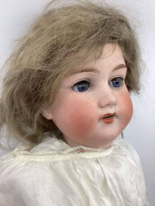 LARGE ANTIQUE GERMAN BISQUE HEAD DOLL 390 A12M with good bisque head, original light ash mohair - Image 2 of 3