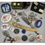 A selection of vintage and antique costume jewellery to include a cased pair of gold fronted