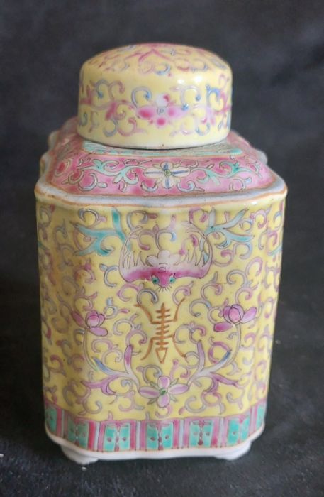 A Chinese famille verte porcelain tapered vase, Qing dynasty, 19th century, painted with mother - Image 4 of 5