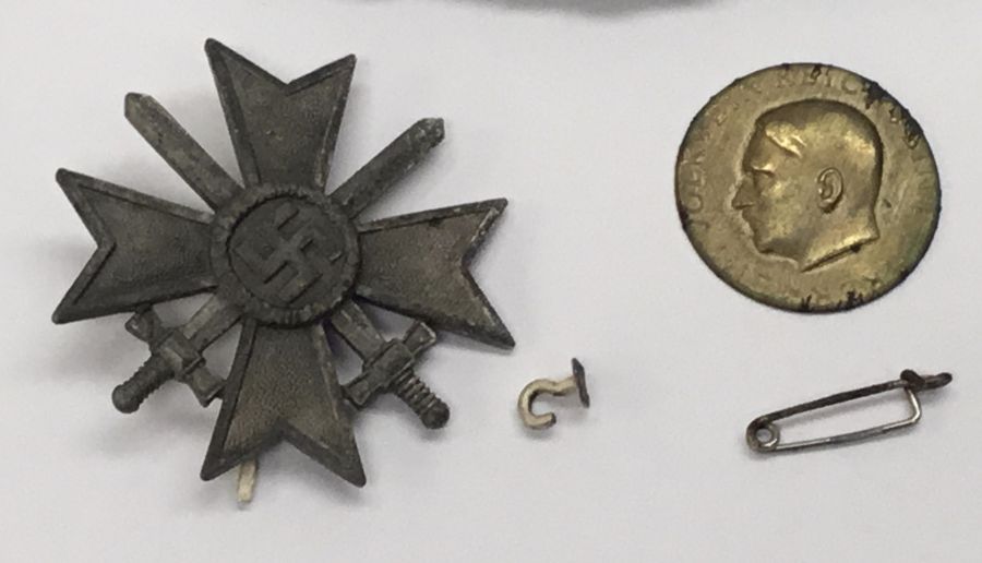 A selection of German military badges, and other items, many with faults. To include: 1.A Germany - Image 5 of 11