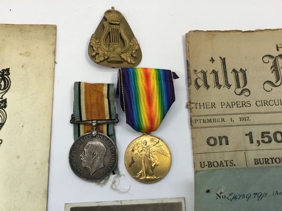 A scarce WW1 casualty pair, with a most unusual double issue death plaques and double issue - Image 2 of 8