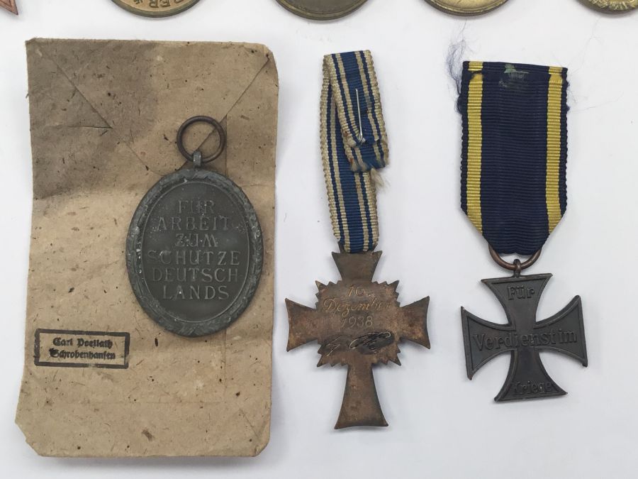 A selection of German WW2 and earlier medals. To include: a War Merit cross with swords (marked 33 - Image 7 of 8