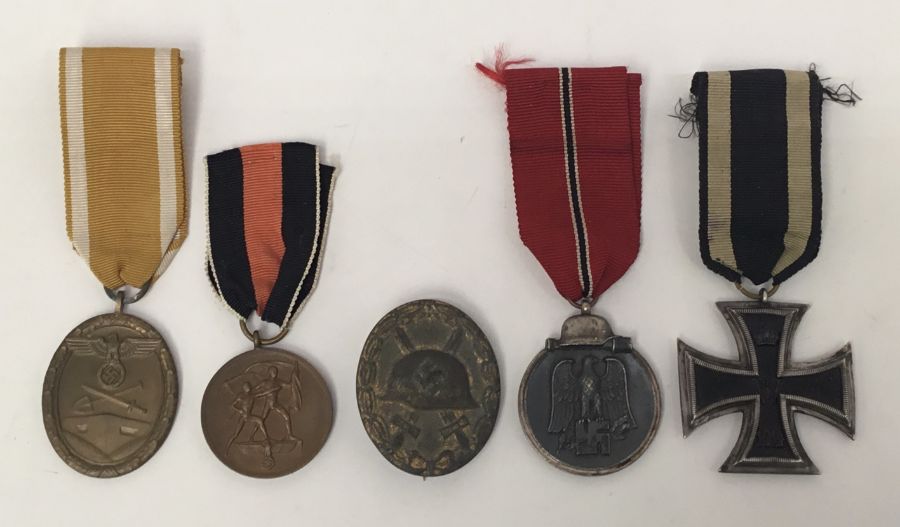 A selection of German WW1 and WW2 medals / badges. To include: a West Wall medal with ribbon, a