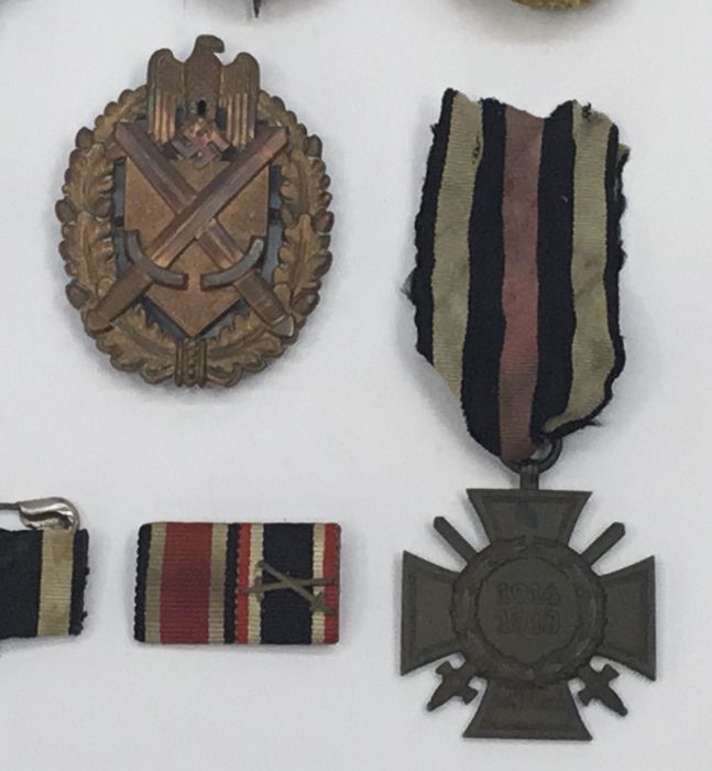 A selection of WW1 and WW2 German medals, badges and insignia. To include: a WW2 war merit cross - Image 6 of 15