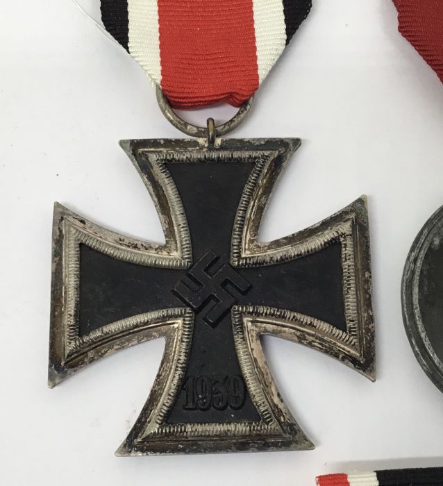 A collection of WW2 German medals. To include: an Iron Cross 2nd Class with makers mark ‘4’ on - Image 4 of 5