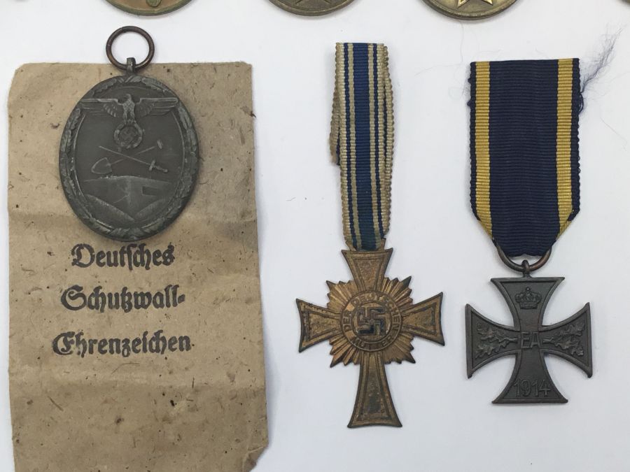 A selection of German WW2 and earlier medals. To include: a War Merit cross with swords (marked 33 - Image 4 of 8
