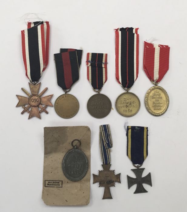 A selection of German WW2 and earlier medals. To include: a War Merit cross with swords (marked 33 - Image 5 of 8