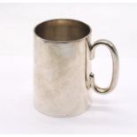 An Edwardian plain silver tankard, hallmarked by Samuel Hardy, London, 1902, retailer's stamp to