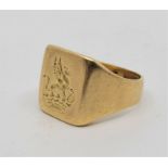 An 18ct. gold signet ring, intaglio griffin armorial, size UK J. (9.1g)