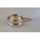 A Victorian silver porringer, by Fenton Brothers Ltd, Sheffield 1899, bowl diameter 14cm x height