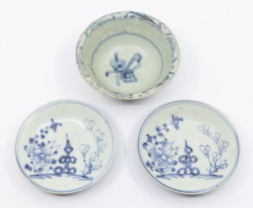 A Chinese Hatcher Ming collection blue and white small bowl, with sketchy decoration, collection
