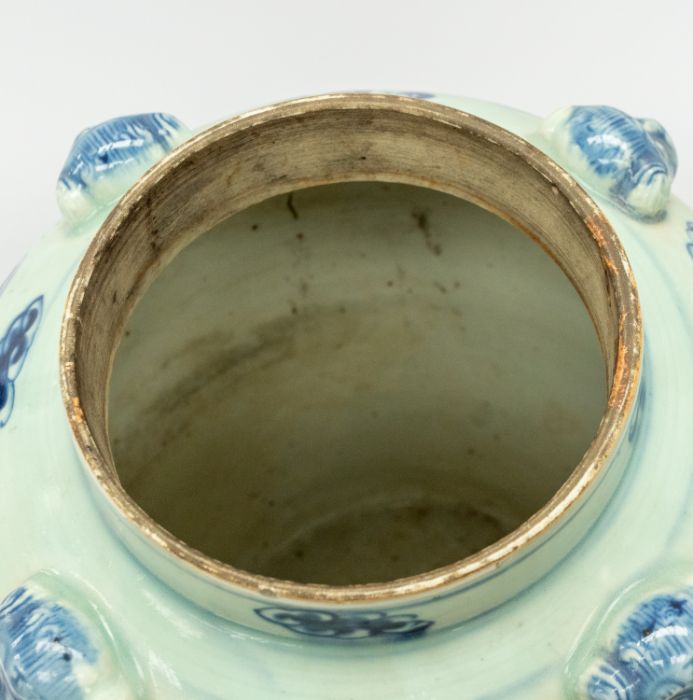 An 18th Century Chinese blue and white large baluster jar and cover, painted with two sky dragons - Image 5 of 8