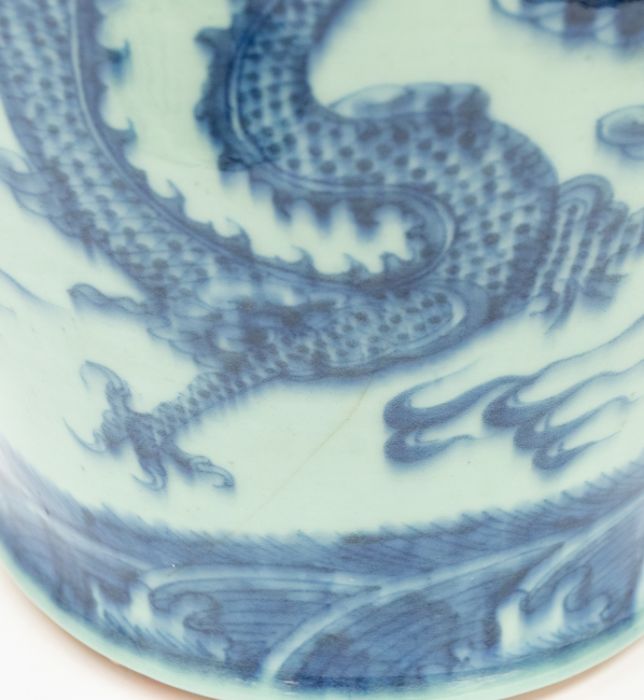 An 18th Century Chinese blue and white large baluster jar and cover, painted with two sky dragons - Image 6 of 8