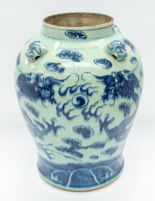 An 18th Century Chinese blue and white large baluster jar and cover, painted with two sky dragons - Image 2 of 8