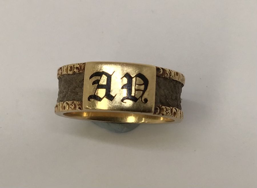 Georgian style 18ct Gold Mourning Ring Hallmarked for Chester with plaited hair round the band