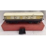 Hornby: A collection of assorted Hornby O Gauge to include: No.1 Footbridge, No. 2 Level Crossing,