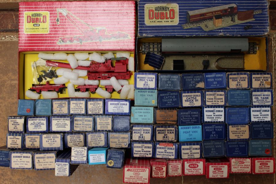 Hornby Dublo: A collection of assorted boxed Hornby Dublo rolling stock wagons. Appear to be in