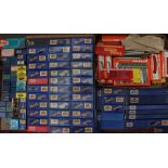 OO Gauge: A collection of assorted boxed Hornby Dublo 3-rail track, together with various