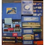 Hornby: A collection of assorted Hornby Dublo, to include: a boxed EDG17 set, comprising locomotive,