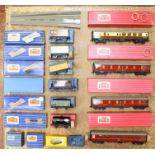 Hornby Dublo: A collection of four boxed Hornby Dublo coaches, together with a collection of six