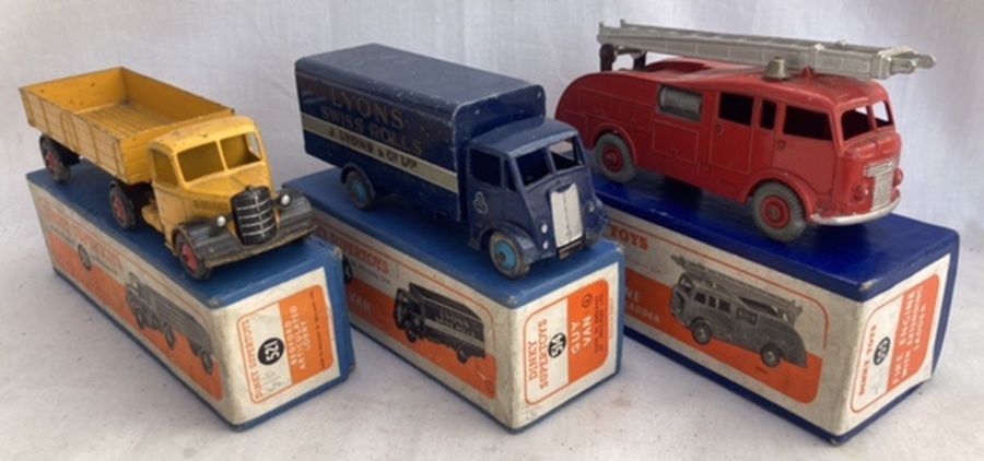 Dinky: A collection of three boxed Dinky Toys vehicles to comprise: Guy Van Lyons Swiss Rolls, - Image 5 of 5