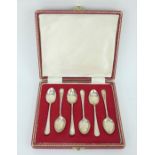 Set of 6 Edwardian silver coffee spoons in fitted case. Fully hallmarked Sheffield 1967