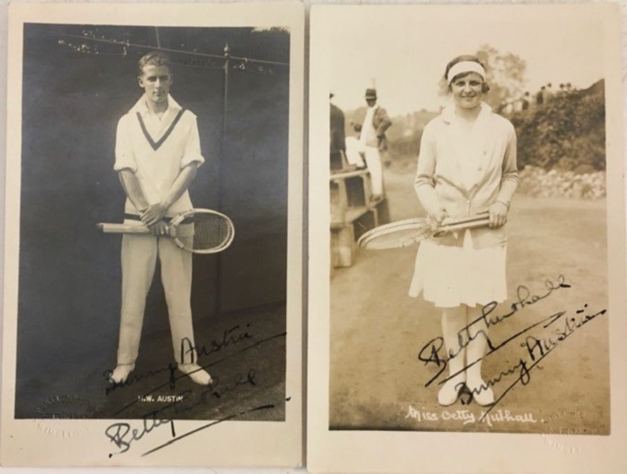 Tennis interest: Two signed postcards of English tennis players to include; Wilfred Henry "Bunny"