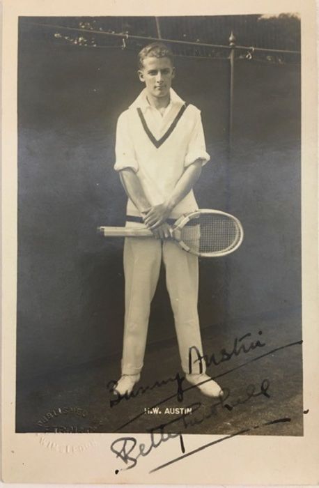 Tennis interest: Two signed postcards of English tennis players to include; Wilfred Henry "Bunny" - Image 2 of 7