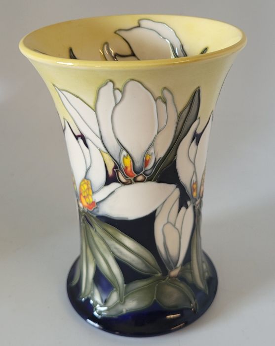 Trial Moorcroft "Mississippi magnolia" vase decorated with magnolias on a blue and yellow ground , - Image 2 of 4