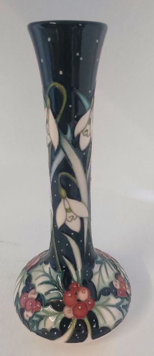 A Trial " Light of the world " vase, it is decorated with Holly and berries and hanging white headed - Image 2 of 4