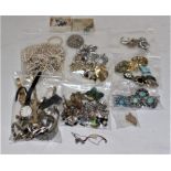 A collection of costume jewellery to include a number of brooches. To include examples by Sphinx,