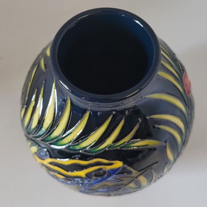 A boxed trial piece Moorcroft vase, decorated in the Poison Dart Frogs pattern , decorated with 3 - Image 4 of 5