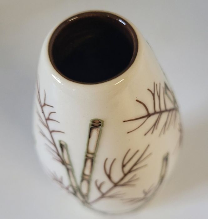 A boxed Moorcroft small vase, decorated in the Bamboo pattern , decorated with bamboo on a cream - Image 3 of 4